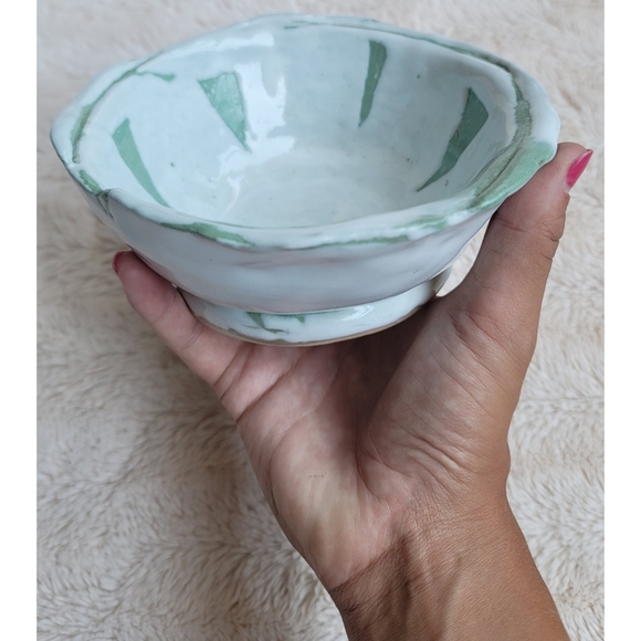 White and green ceramic bowl - Picture 14 of 15